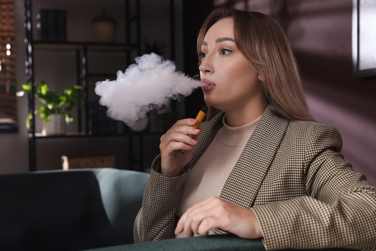 The Pros and Cons of Disposable Vape Kits for Adults